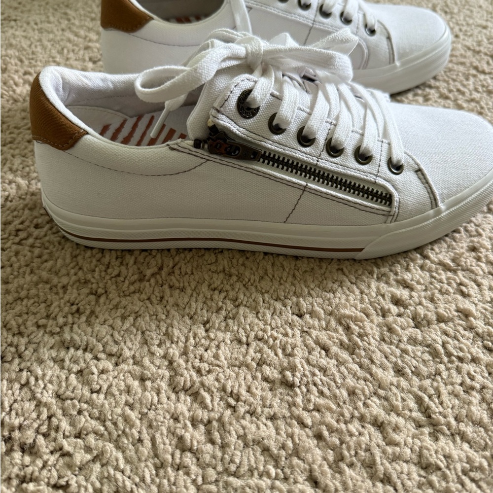 Taos Footwear White and Tan Sneakers